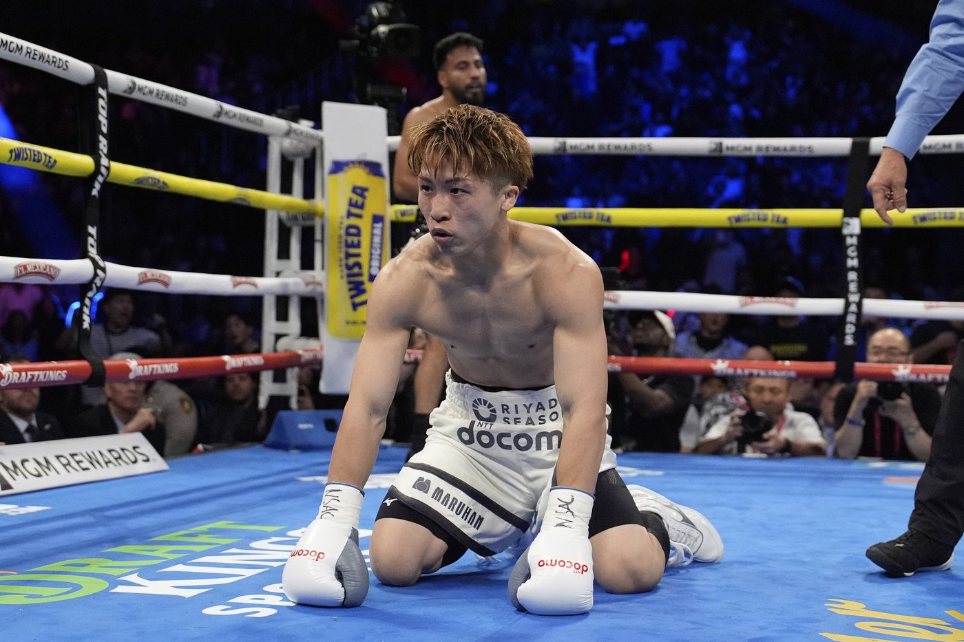 Inoue overcomes early knockdown, dominates Cardenas to remain undefeated with 8th-round TKO | iNFOnews.ca Inoue overcomes early knockdown, dominates Cardenas to remain undefeated with 8th-round TKO | iNFOnews.ca