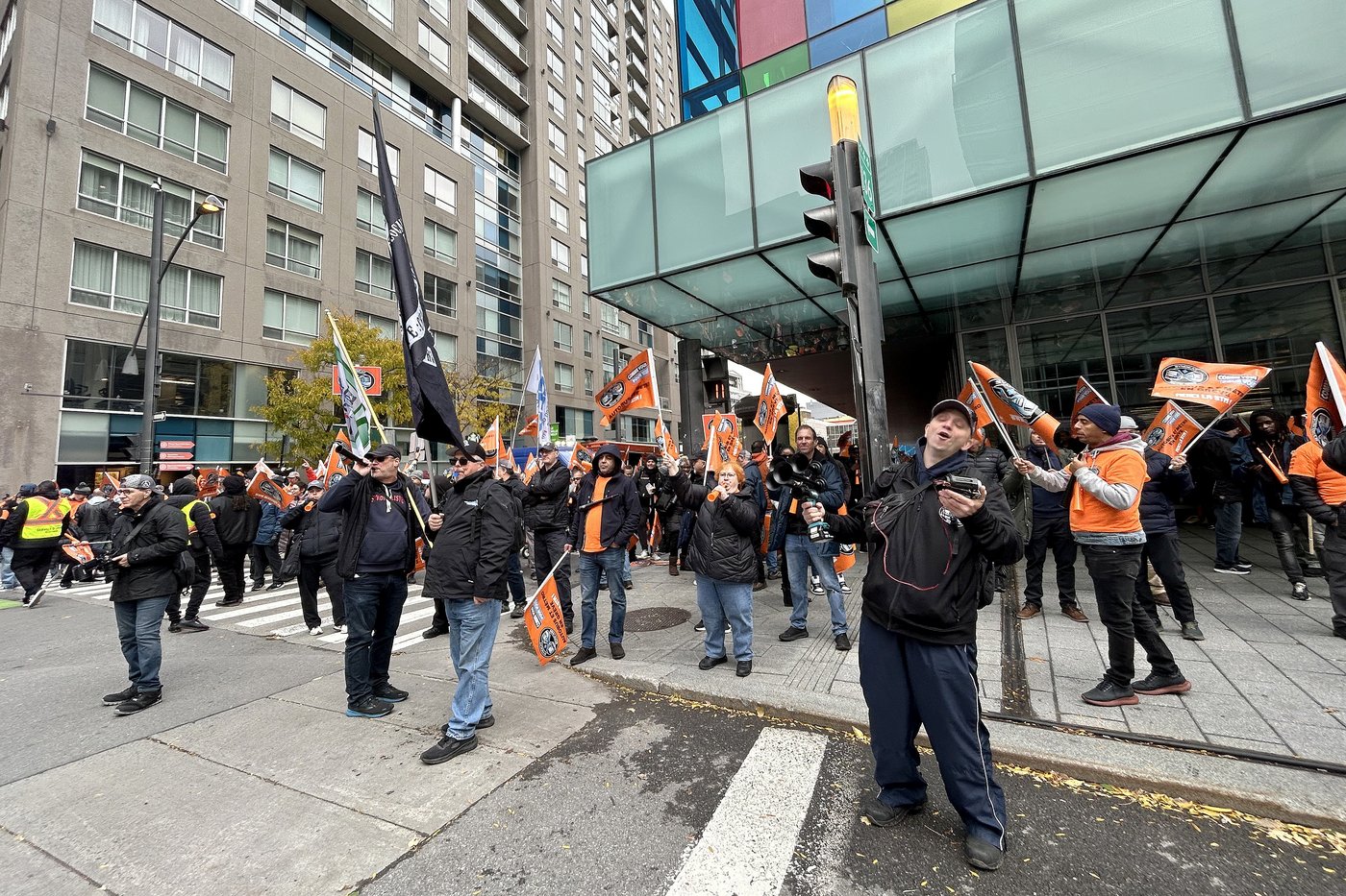 No buses or metros Saturday in Montreal because of transit strike | iNFOnews.ca No buses or metros Saturday in Montreal because of transit strike | iNFOnews.ca
