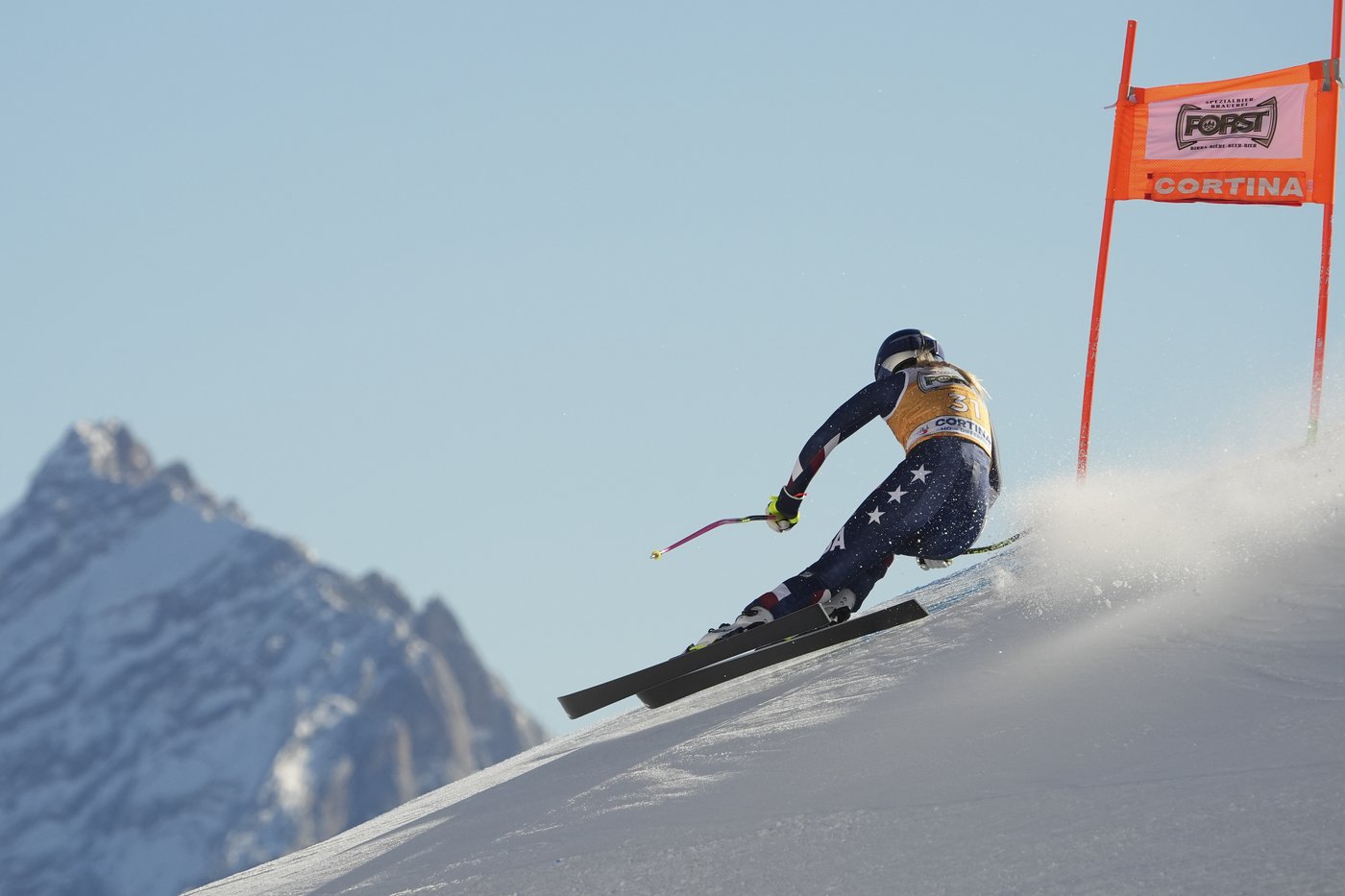 Lindsey Vonn falls while on pace for top-5 finish at super-G in Cortina but avoids injury again | iNFOnews.ca Lindsey Vonn falls while on pace for top-5 finish at super-G in Cortina but avoids injury again | iNFOnews.ca