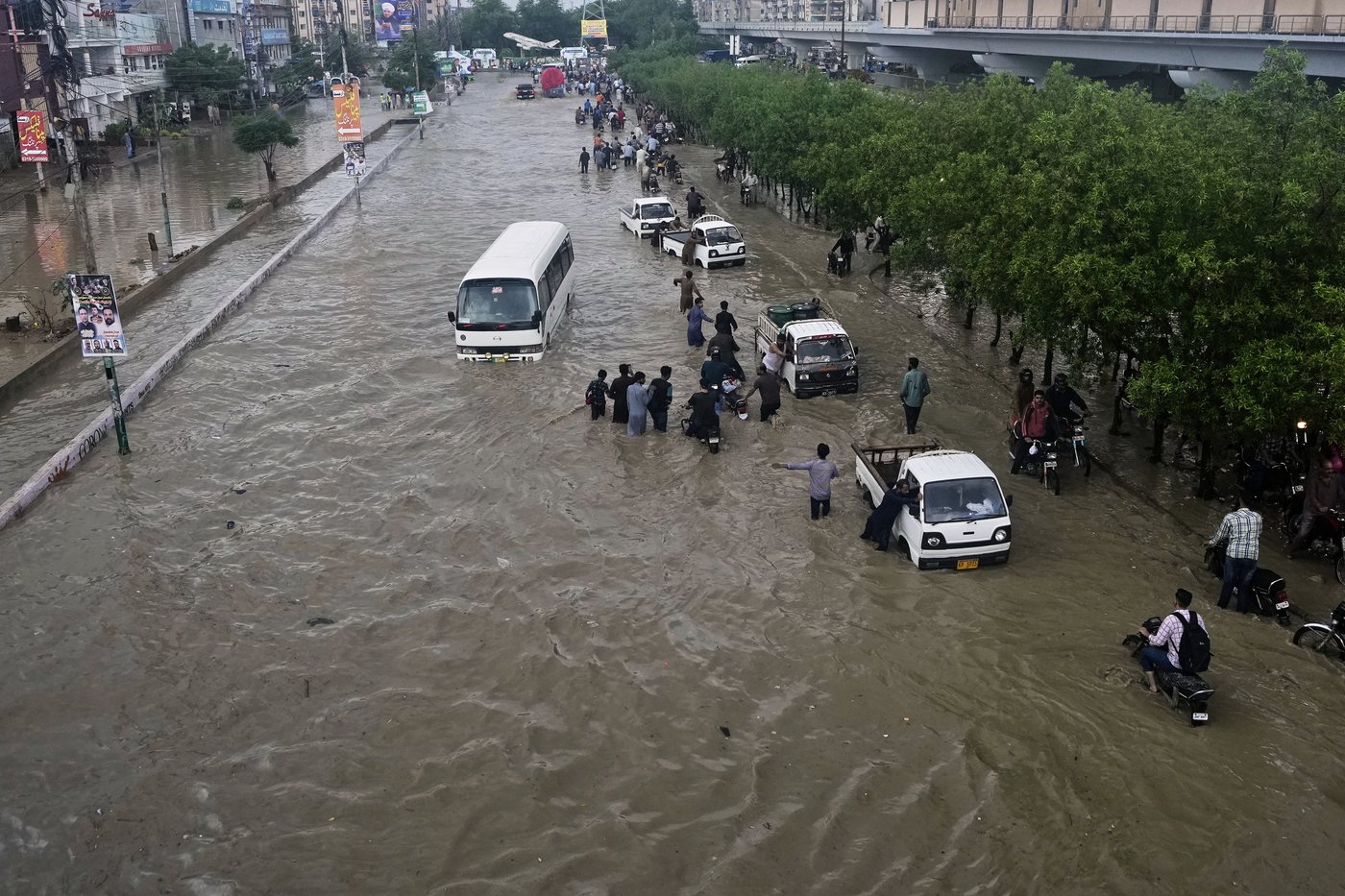 Pakistan restores electricity and reopens roads in areas where floods killed over 300 | iNFOnews.ca