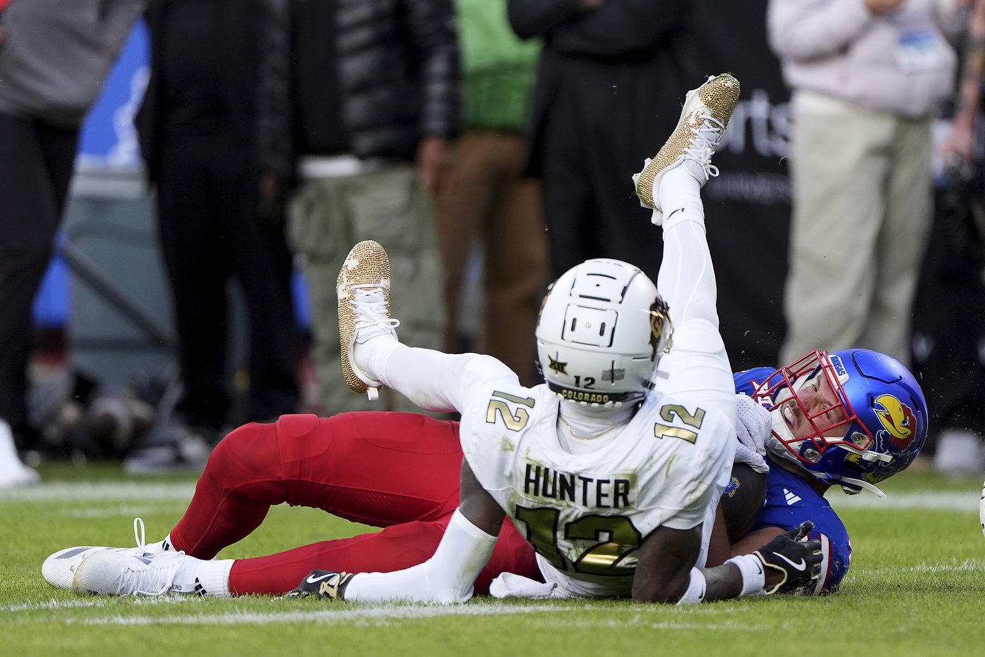 Upset Deion Sanders plans to give Travis Hunter his Jim Thorpe trophy after Colorado star snubbed | iNFOnews.ca Upset Deion Sanders plans to give Travis Hunter his Jim Thorpe trophy after Colorado star snubbed | iNFOnews.ca