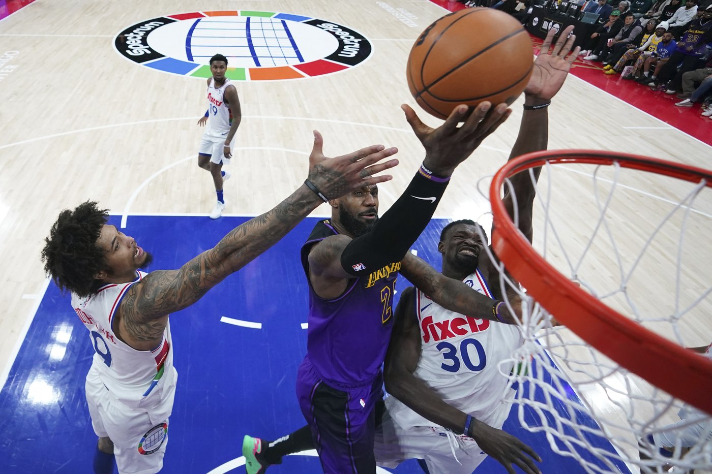 Tyrese Maxey scores 43 to lift 76ers past Lakers | iNFOnews.ca