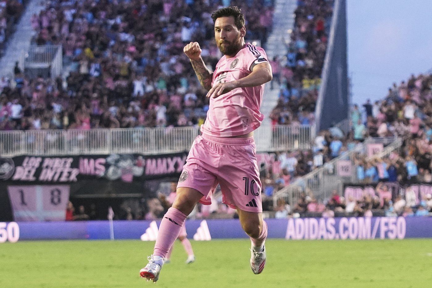 Messi has 5th straight multi-goal game as Miami snaps Nashville's unbeaten streak with 2-1 win | iNFOnews.ca