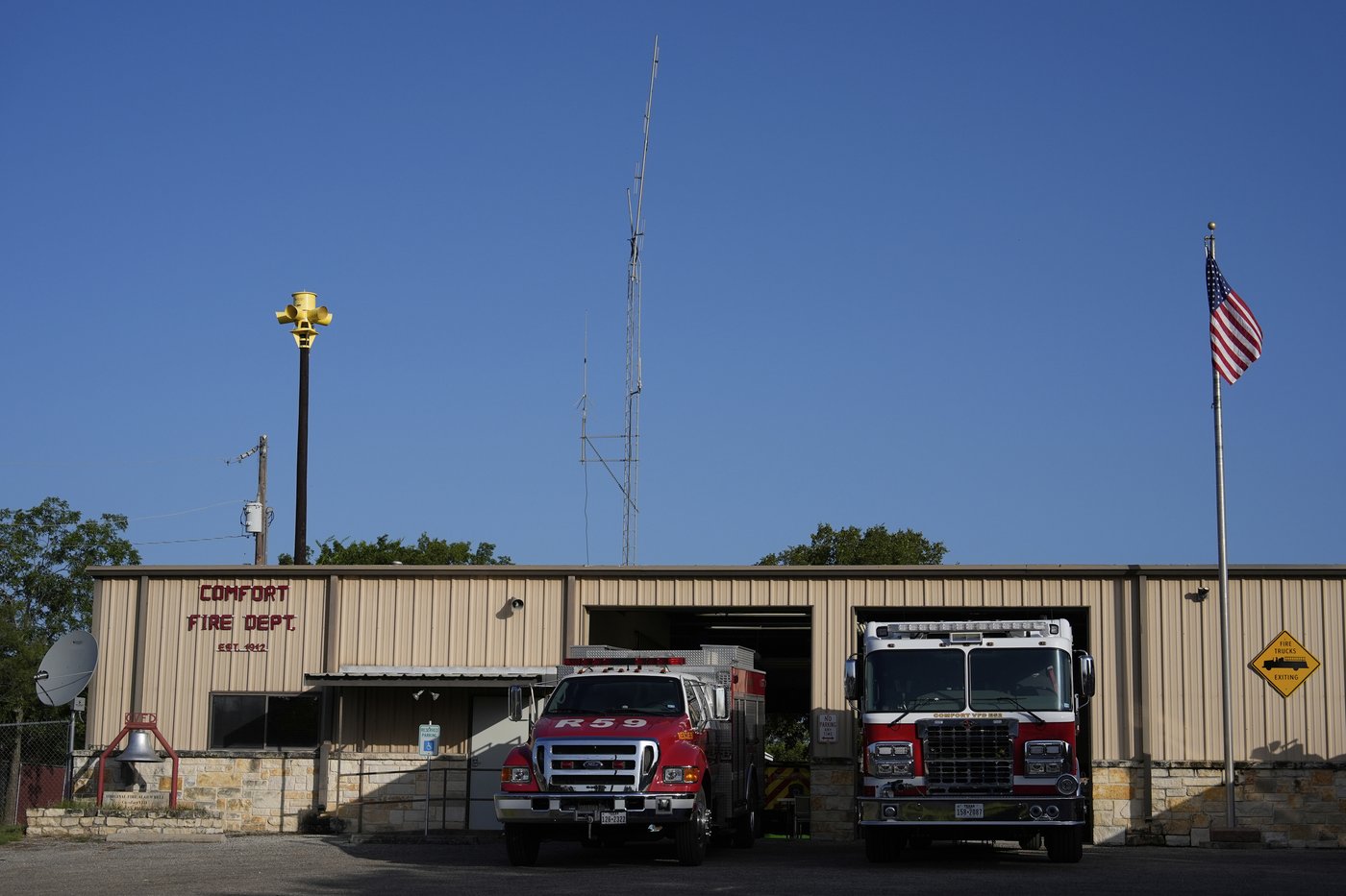 A small Texas community where everyone survived flooding has sirens that warned them | iNFOnews.ca A small Texas community where everyone survived flooding has sirens that warned them | iNFOnews.ca