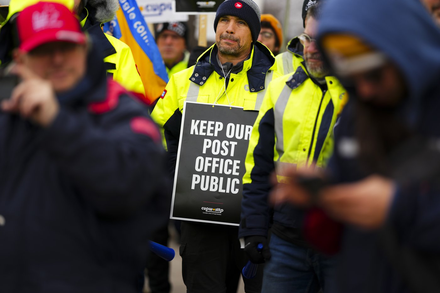 'Infuriating': Wait times grow amid Canada Post strike as backlogs, frustration mount | iNFOnews.ca 'Infuriating': Wait times grow amid Canada Post strike as backlogs, frustration mount | iNFOnews.ca