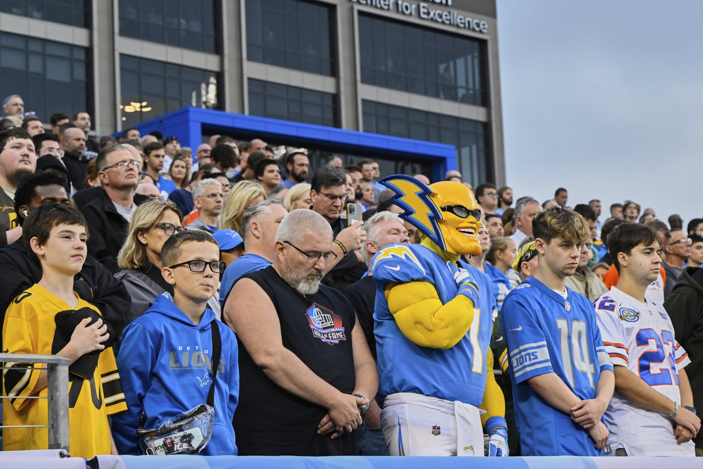 NFL kicks off preseason with moment of silence after shooting that killed 4 people in New York | iNFOnews.ca