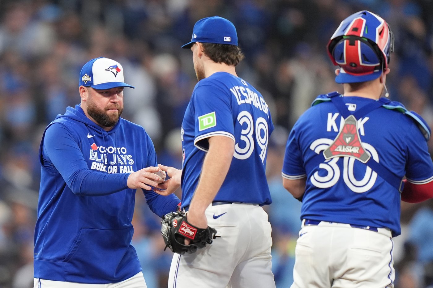 Photo Gallery: Mariners beat Jays 10-3, lead ALCS 2-0 | iNFOnews.ca