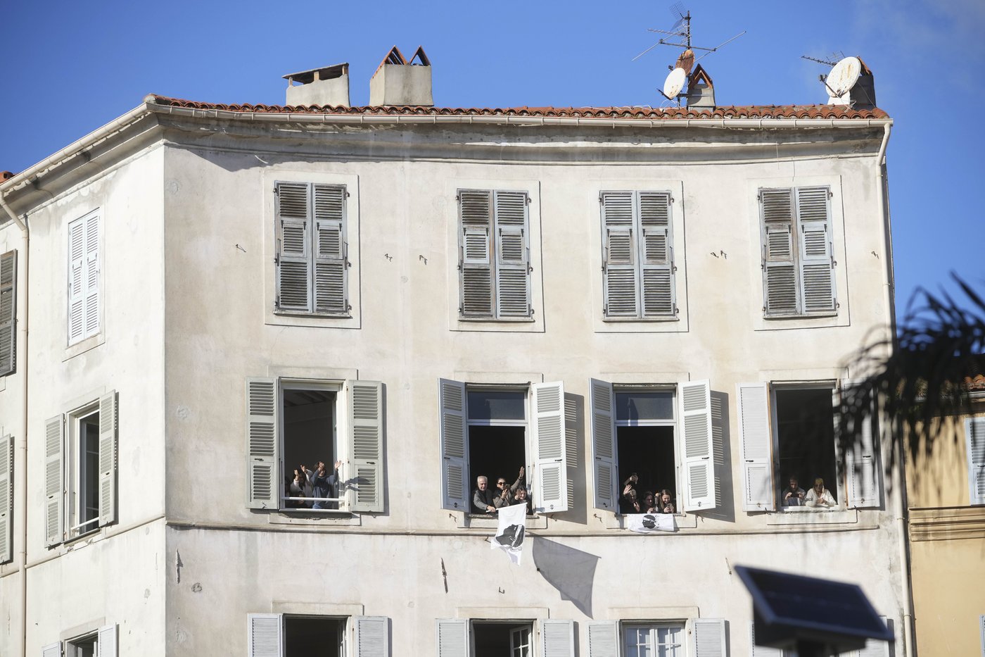 Pope Francis makes 1st papal visit to France's Corsica awash in expressions of popular piety | iNFOnews.ca