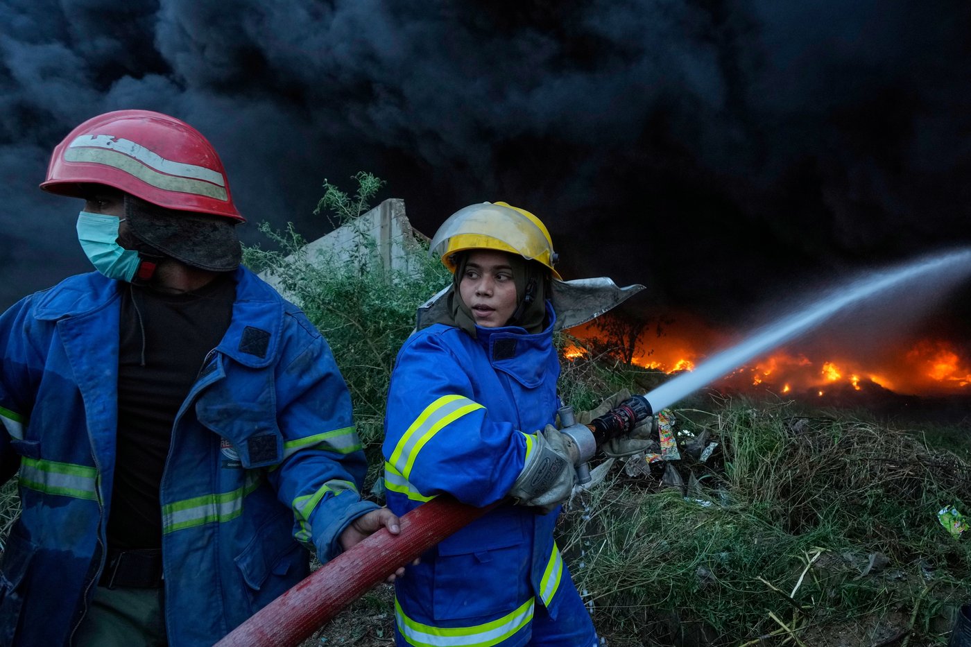 Women make inroads in Pakistan as they become firefighters and barriers slowly fall | iNFOnews.ca