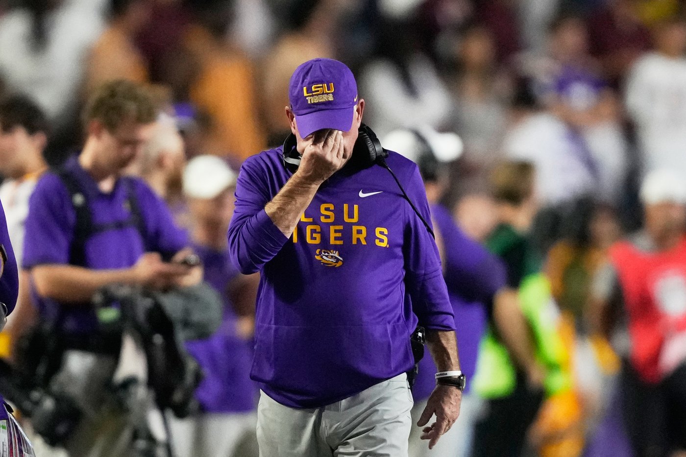 LSU fired its football coach and lost its athletic director in a week. What's going on? | iNFOnews.ca LSU fired its football coach and lost its athletic director in a week. What's going on? | iNFOnews.ca