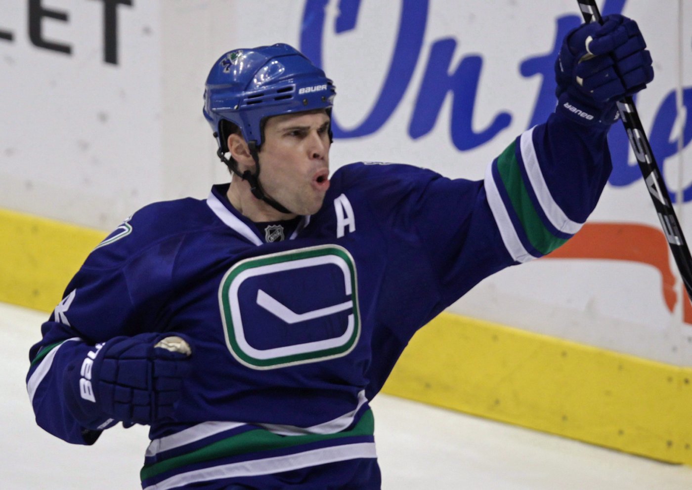 Woman alleges former Canuck Willie Mitchell sexually assaulted her in 2022 | iNFOnews.ca