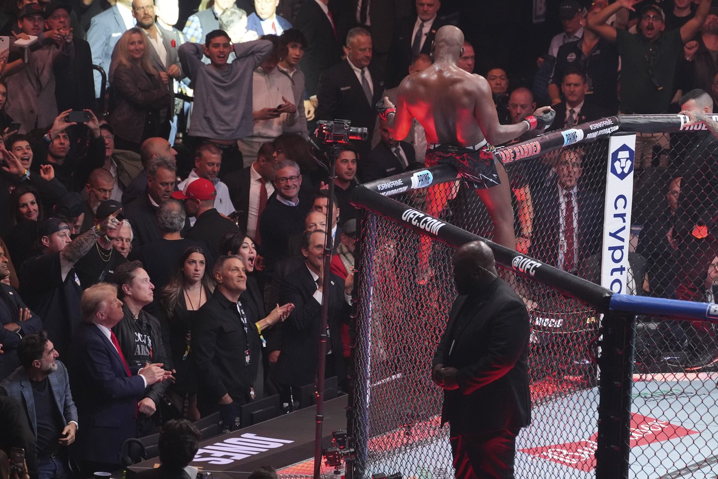 Jon Jones sends Stipe Miocic into retirement with decisive UFC heavyweight win in front of Trump | iNFOnews.ca Jon Jones sends Stipe Miocic into retirement with decisive UFC heavyweight win in front of Trump | iNFOnews.ca
