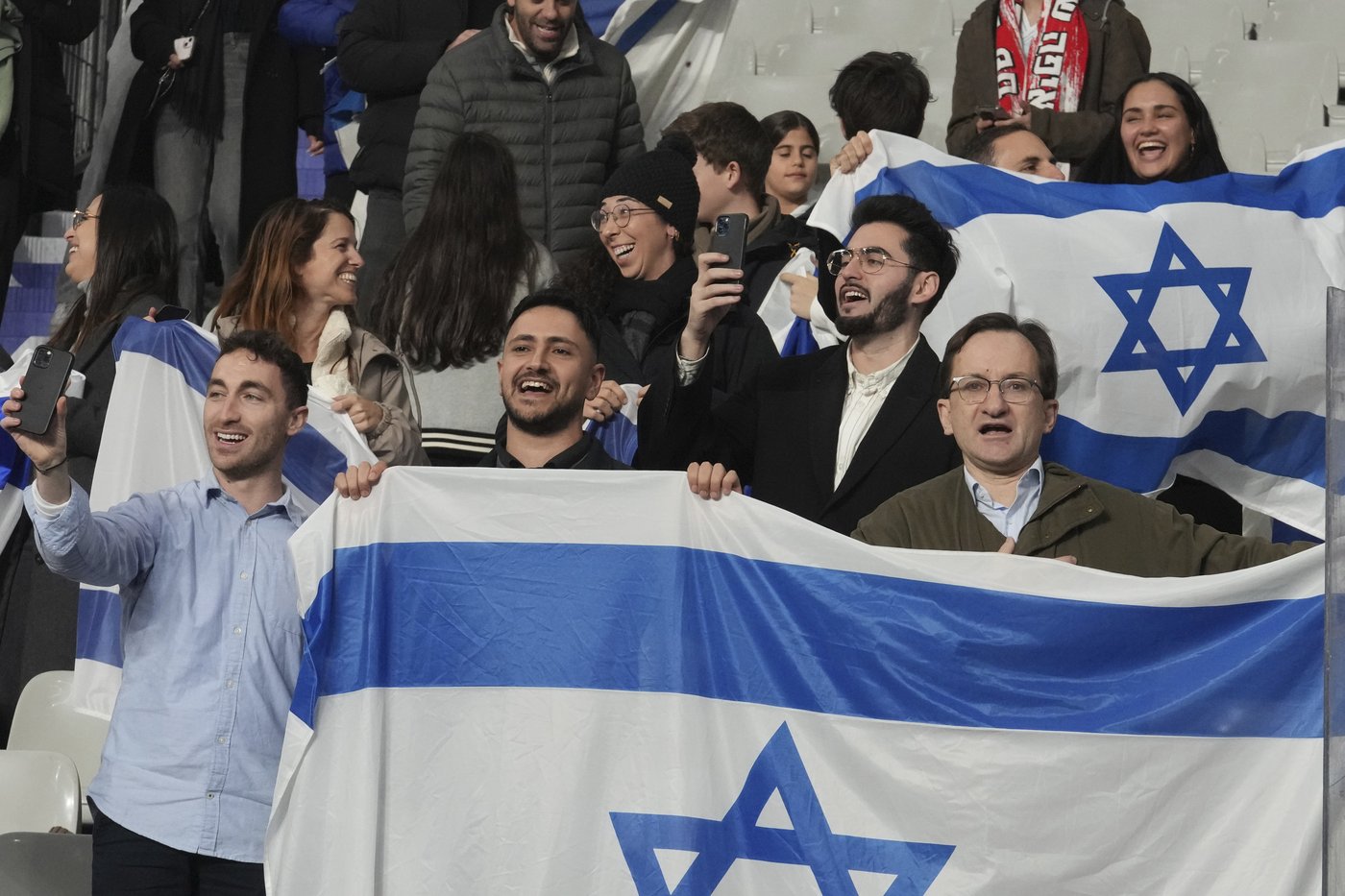 Brief altercation between fans mars France-Israel soccer match despite heavy security | iNFOnews.ca