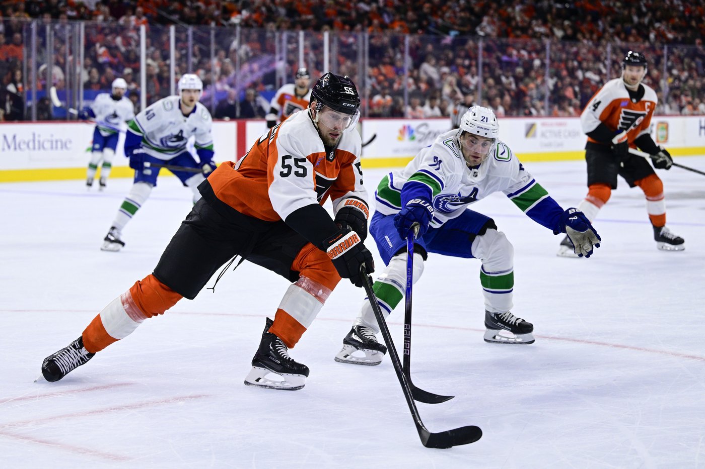 Lankinen stops 26 shots, Canucks blank Flyers 3-0 | iNFOnews.ca