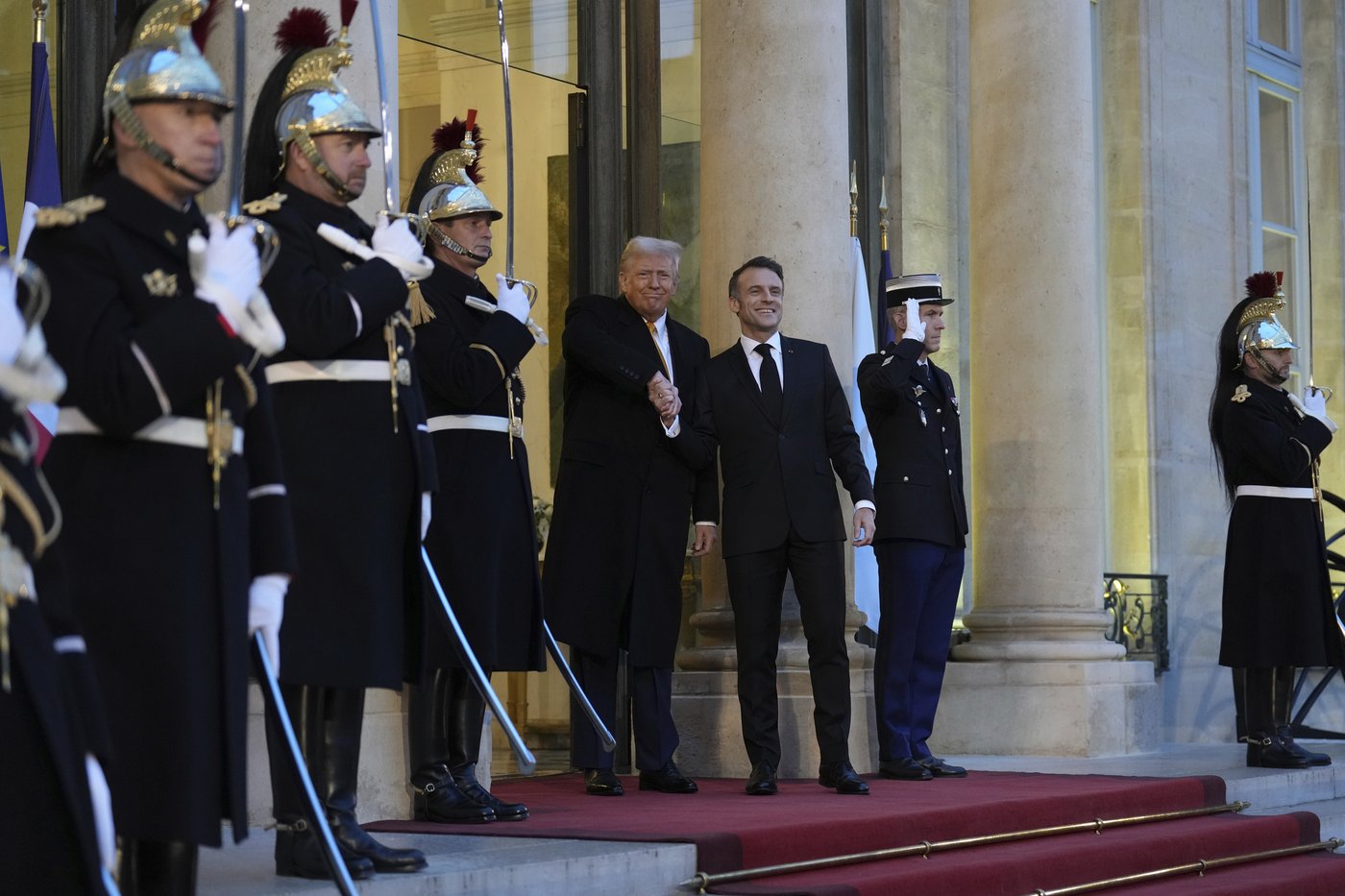 Trump is welcomed by Macron to Paris with presidential pomp and joined by Zelenskyy for their talks | iNFOnews.ca Trump is welcomed by Macron to Paris with presidential pomp and joined by Zelenskyy for their talks | iNFOnews.ca