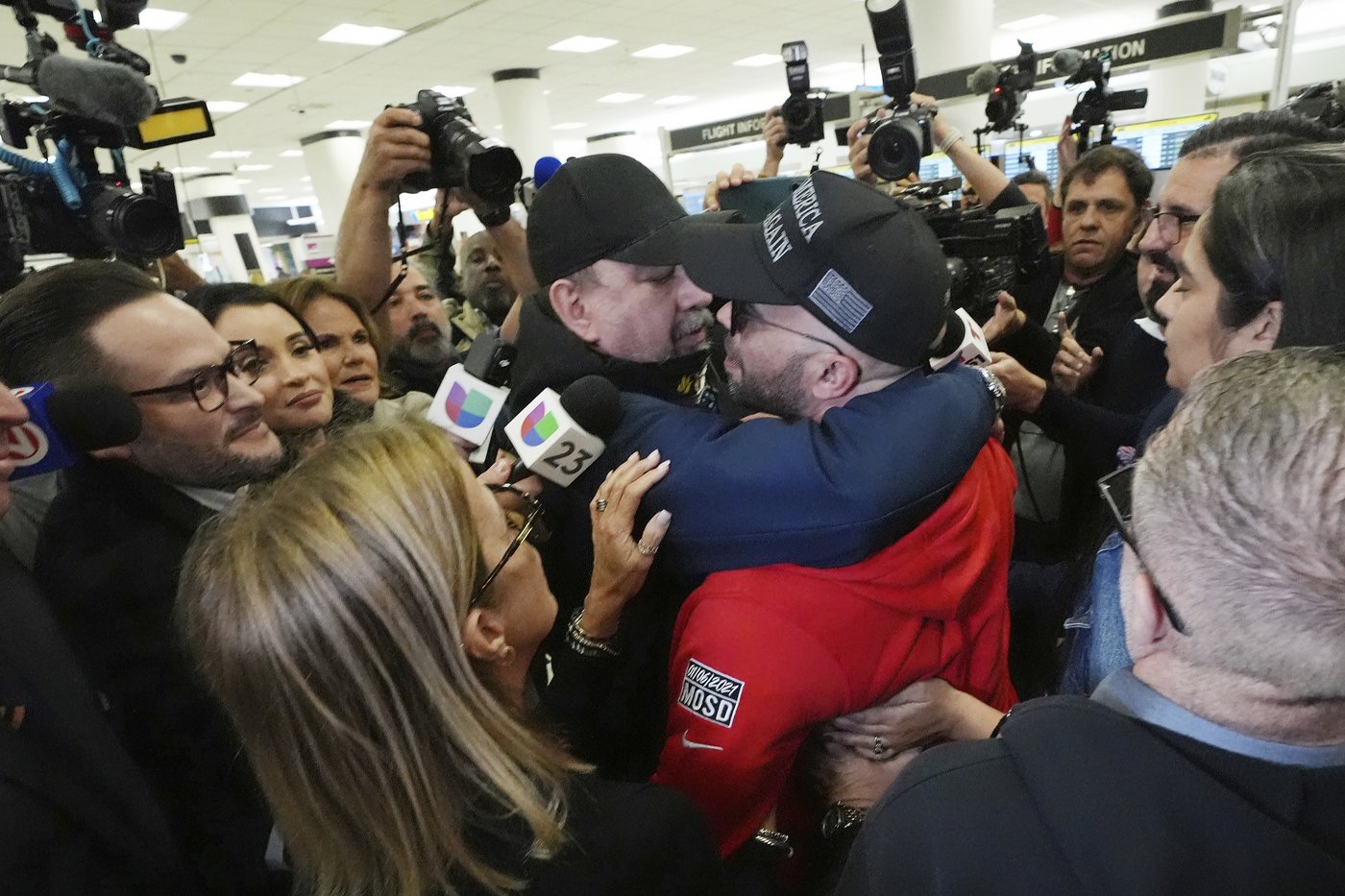 Experts worry that Trump's Jan. 6 pardons will legitimize political violence, embolden extremists | iNFOnews.ca
