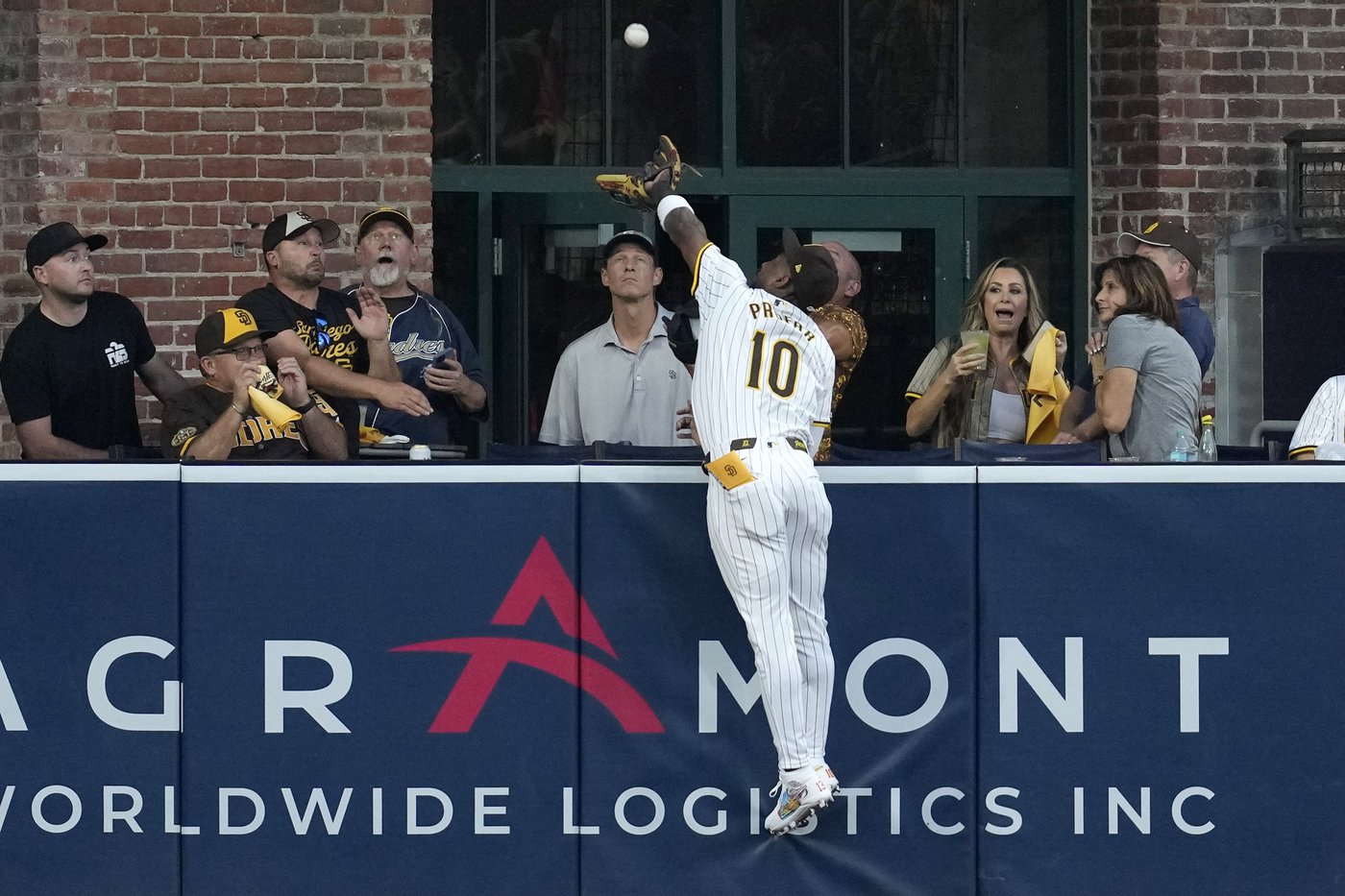 Betts homers to break slump but apparently thought he was robbed again by Profar | iNFOnews.ca Betts homers to break slump but apparently thought he was robbed again by Profar | iNFOnews.ca