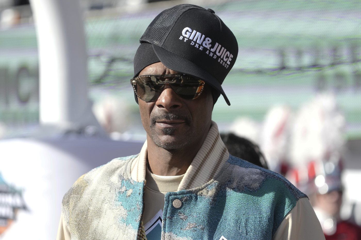 Snoop's game: Snoop Dogg thrills the crowd in the bowl that bears his name | iNFOnews.ca