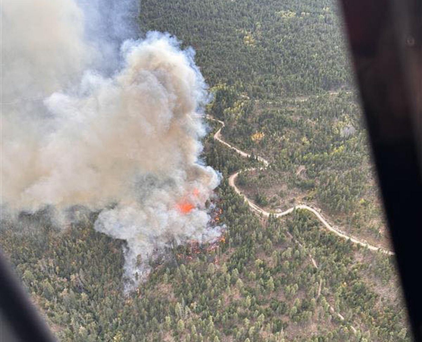 More than 300 addresses ordered evacuated as wildfire burns near Peachland, B.C. | iNFOnews.ca
