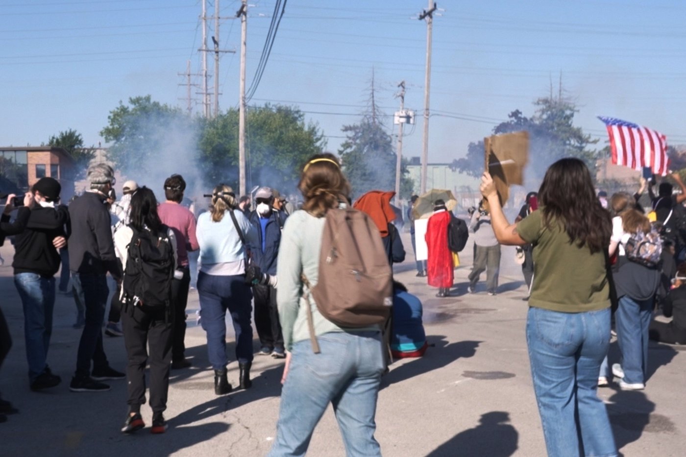 Federal agents fire chemicals as protesters try to block car at immigration site outside Chicago | iNFOnews.ca