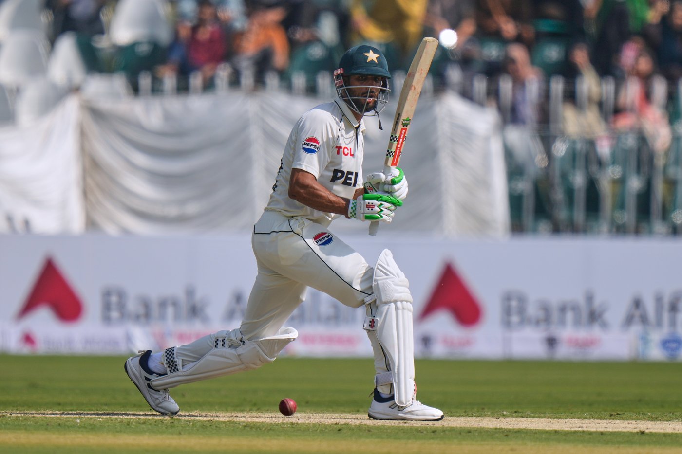 Pakistan grinds to 259-5 against scrappy South Africa in the second test | iNFOnews.ca