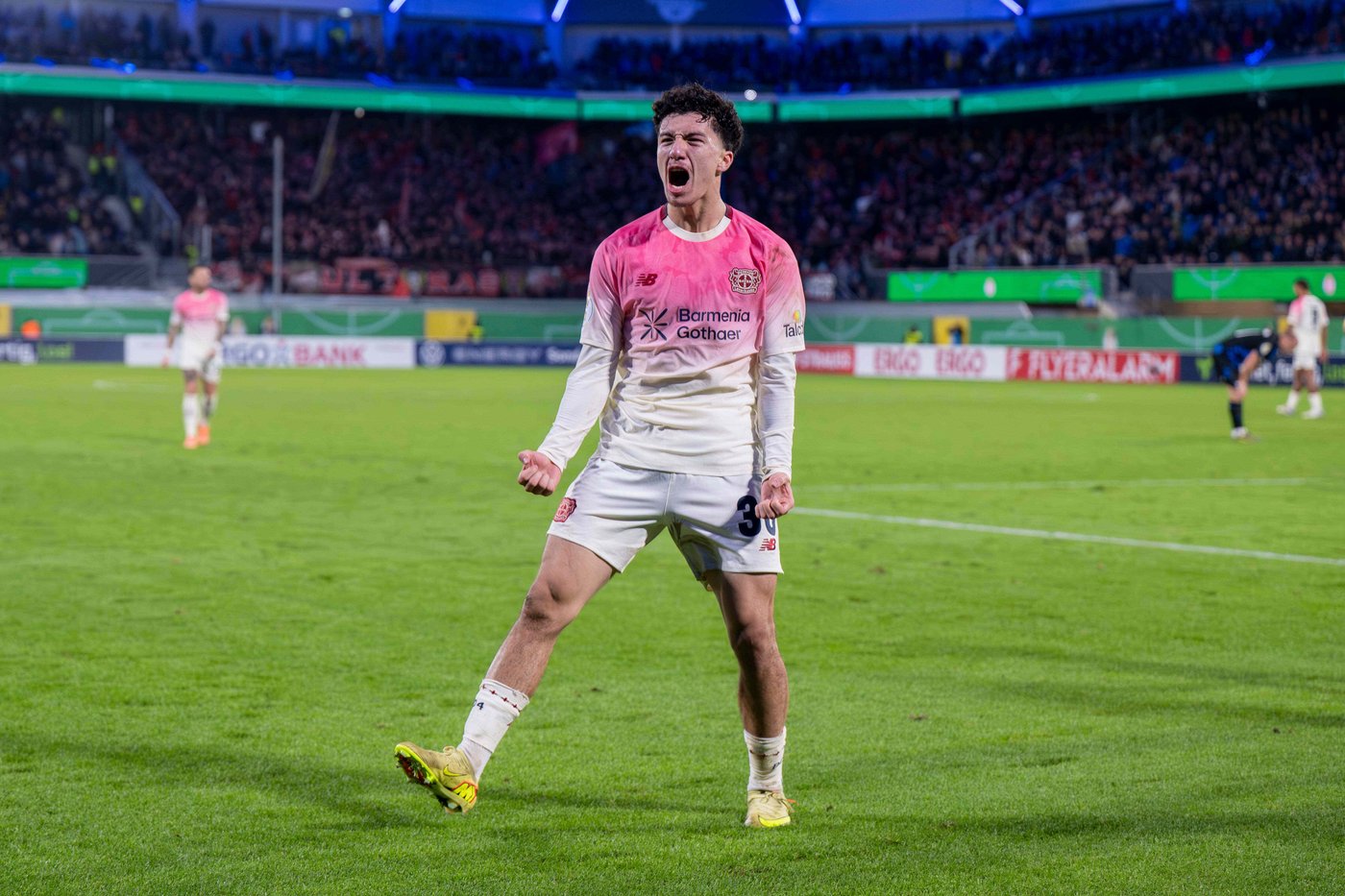 Bayern racks up its 14th win in a row as Harry Kane scores twice to beat Cologne | iNFOnews.ca Bayern racks up its 14th win in a row as Harry Kane scores twice to beat Cologne | iNFOnews.ca