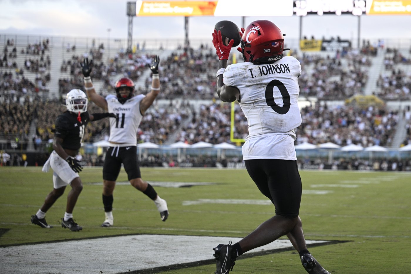 Cincinnati quiets Big 12 rival UCF offense for 19-13 victory | iNFOnews.ca Cincinnati quiets Big 12 rival UCF offense for 19-13 victory | iNFOnews.ca