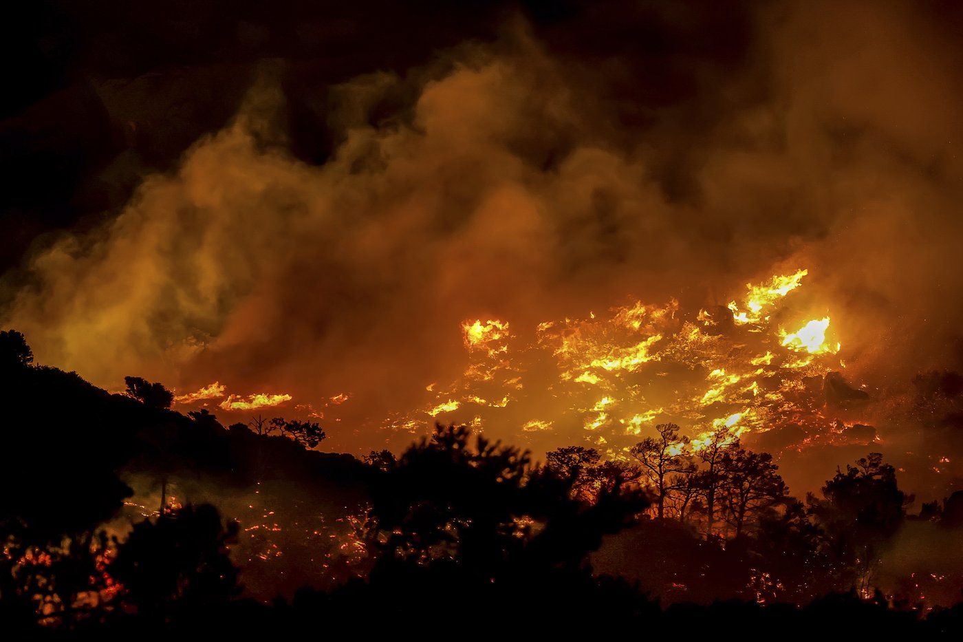 Hotels and homes evacuated on Greek island of Crete as wildfire burns out of control | iNFOnews.ca Hotels and homes evacuated on Greek island of Crete as wildfire burns out of control | iNFOnews.ca