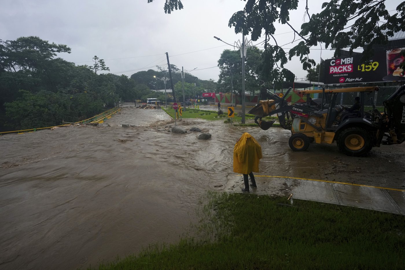 Tropical Storm Sara nears landfall in Belize after drenching Honduras | iNFOnews.ca Tropical Storm Sara nears landfall in Belize after drenching Honduras | iNFOnews.ca