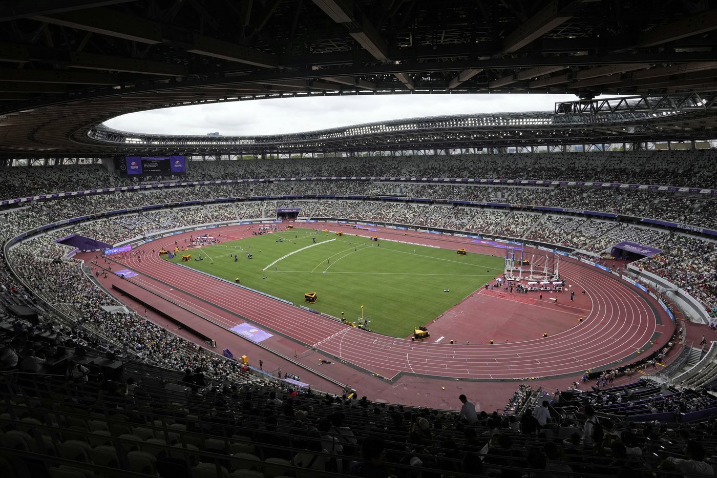 Gender testing returns to track, stirring up harsh memories and doubts that date to the 1980s | iNFOnews.ca