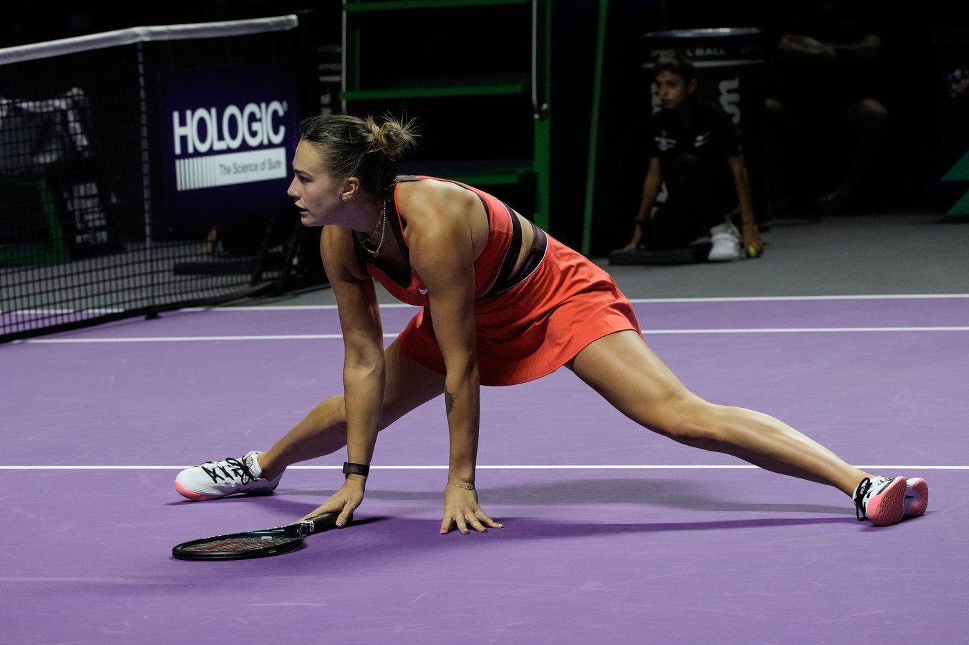 Aryna Sabalenka eliminates Coco Gauff to reach last four at WTA finals | iNFOnews.ca