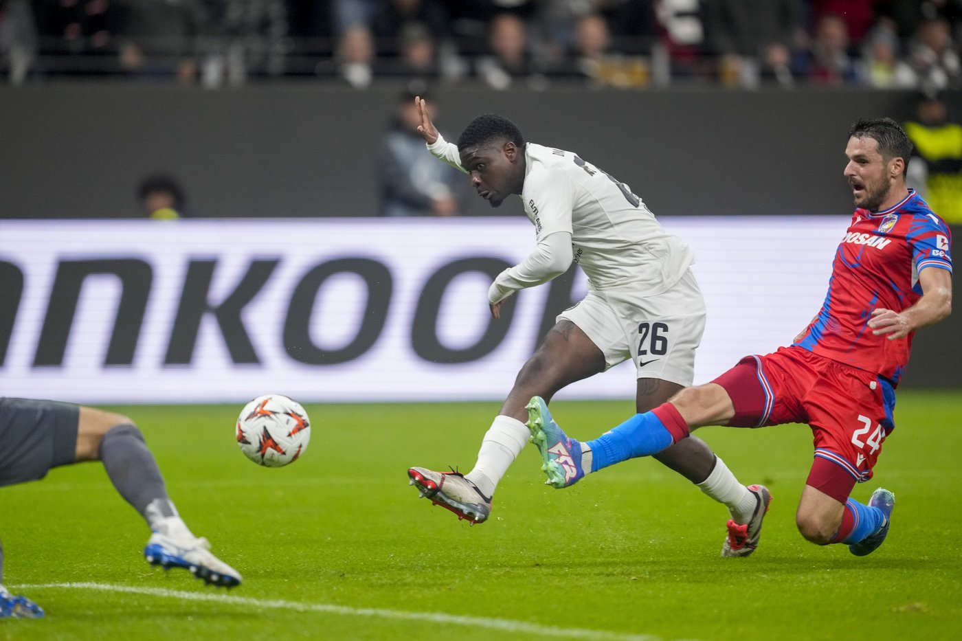 Tottenham overcomes early red card to post 3-0 win in revamped Europa League | iNFOnews.ca Tottenham overcomes early red card to post 3-0 win in revamped Europa League | iNFOnews.ca