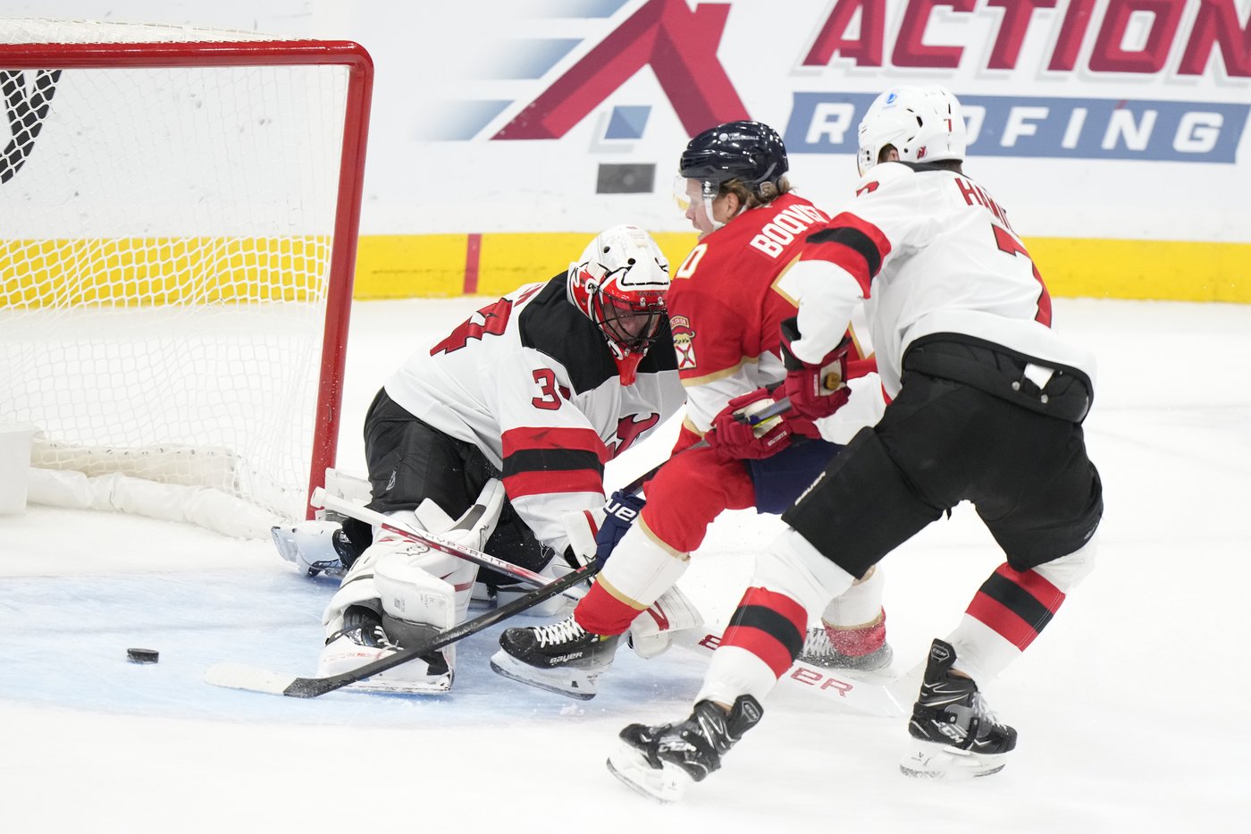 Devils get 3 power play scores, top Panthers 6-2 to finish sweep of Cup champs | iNFOnews.ca