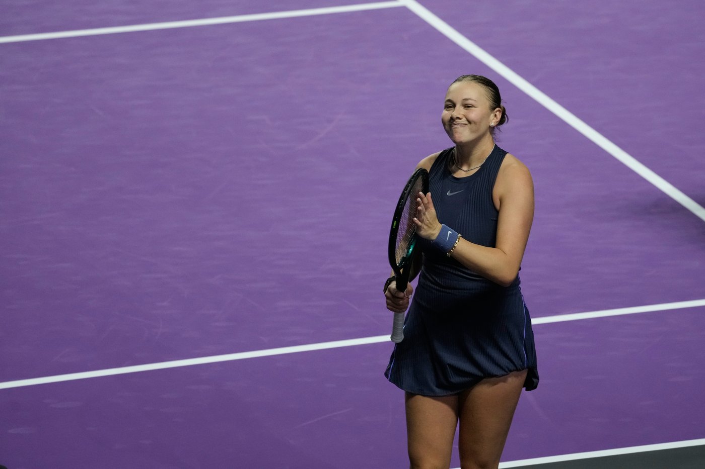 Anisimova beats Swiatek to join Rybakina in last four at WTA Finals | iNFOnews.ca