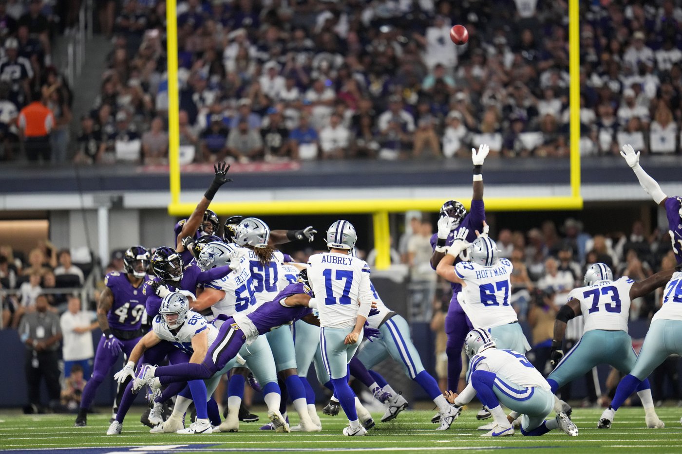 Cowboys' Brandon Aubrey kicks a 65-yard field goal, 1 yard shy of the NFL record | iNFOnews.ca
