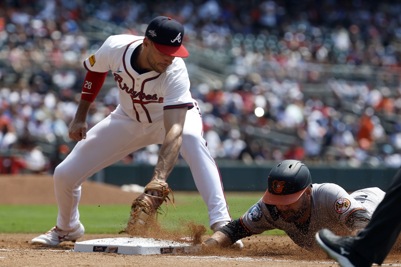 Holliday's 2-run homer helps Rogers finally beat Braves as Orioles complete sweep with 2-1 win | iNFOnews.ca Holliday's 2-run homer helps Rogers finally beat Braves as Orioles complete sweep with 2-1 win | iNFOnews.ca