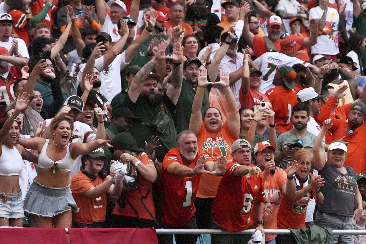 Carson Beck, Mark Fletcher Jr. lead the way as No. 5 Miami rolls past No. 18 USF, 49-12 | iNFOnews.ca Carson Beck, Mark Fletcher Jr. lead the way as No. 5 Miami rolls past No. 18 USF, 49-12 | iNFOnews.ca