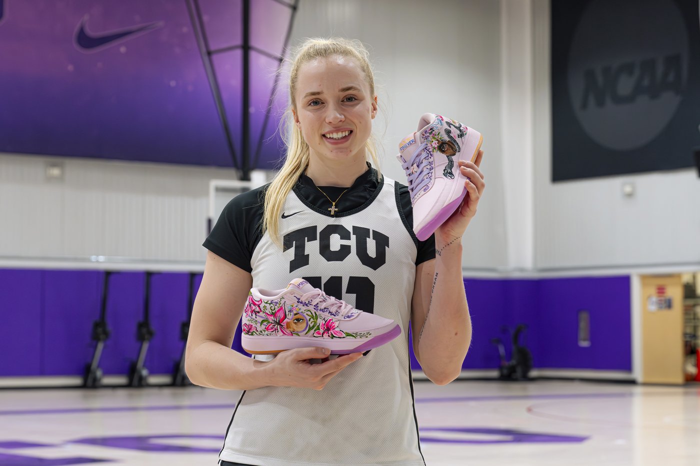 Cal guard Jayda Noble paints custom shoes to express her artistic side when she leaves the court | iNFOnews.ca Cal guard Jayda Noble paints custom shoes to express her artistic side when she leaves the court | iNFOnews.ca
