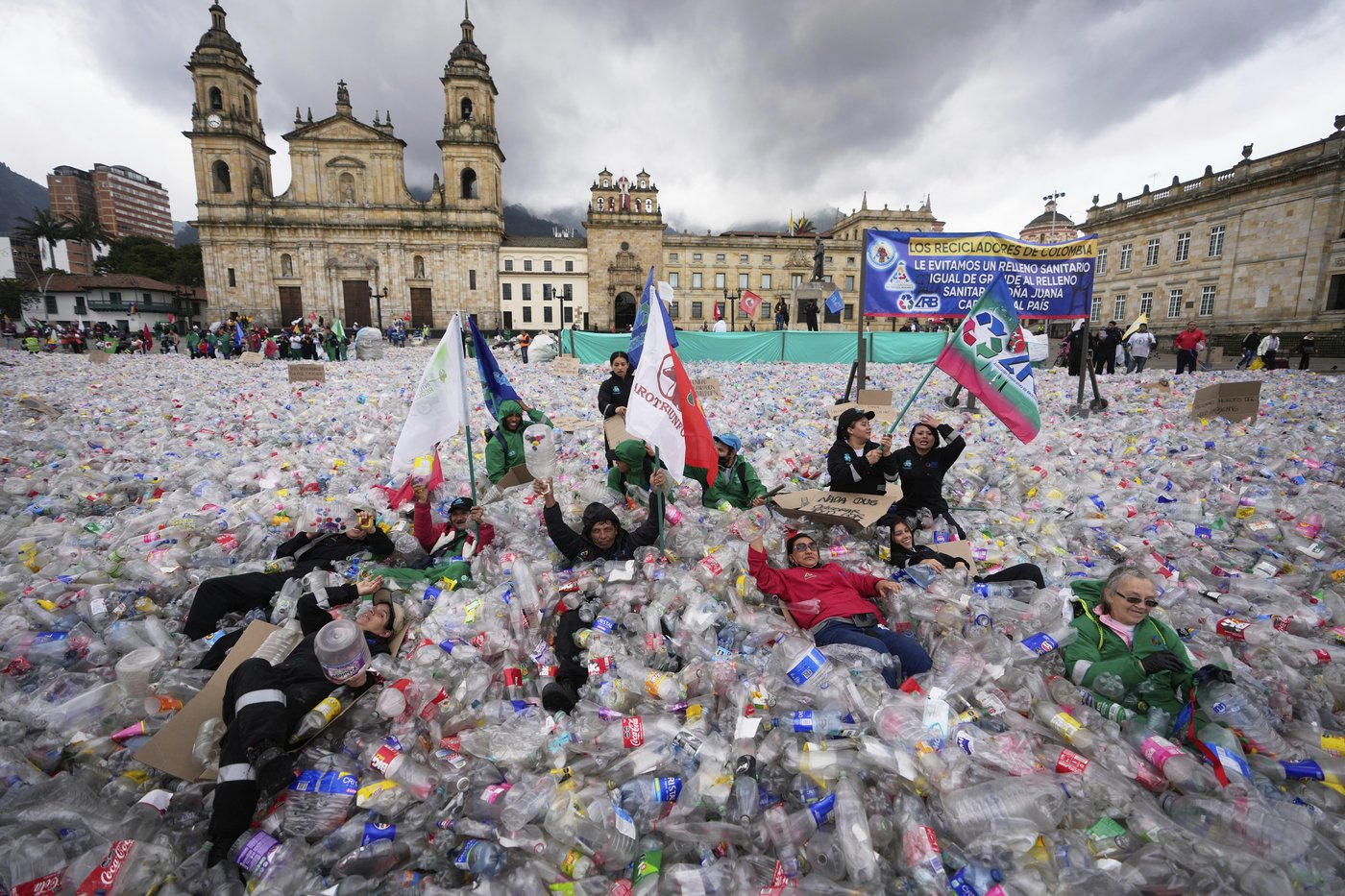 Colombian waste pickers inundate iconic Bogota square with plastic bottles to protest falling wages | iNFOnews.ca