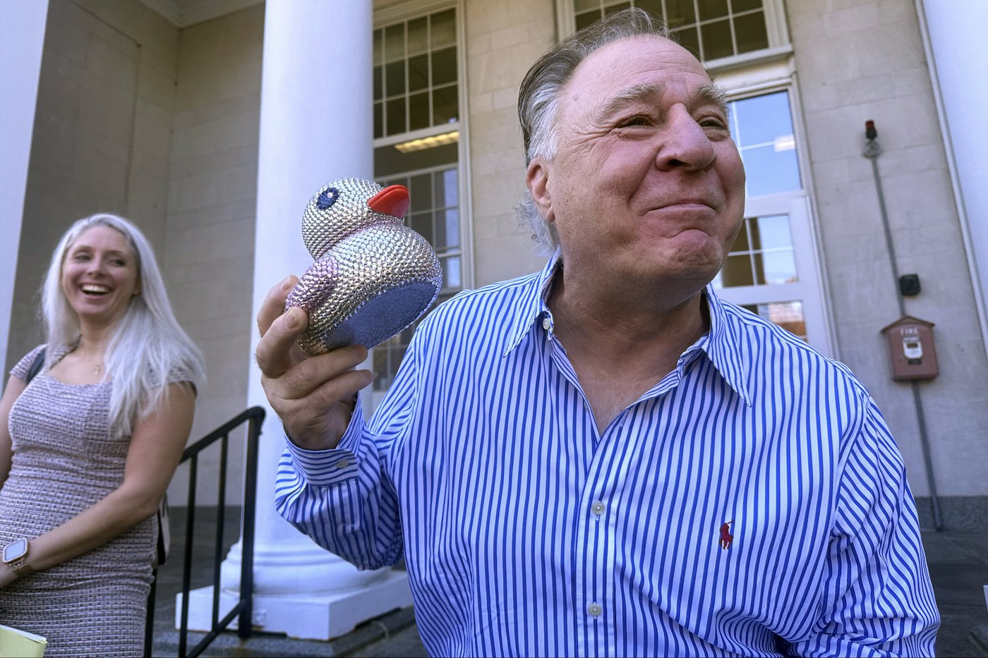 Karen Read supporter denies intimidating witnesses with rubber ducks and fake $100 bills | iNFOnews.ca Karen Read supporter denies intimidating witnesses with rubber ducks and fake $100 bills | iNFOnews.ca