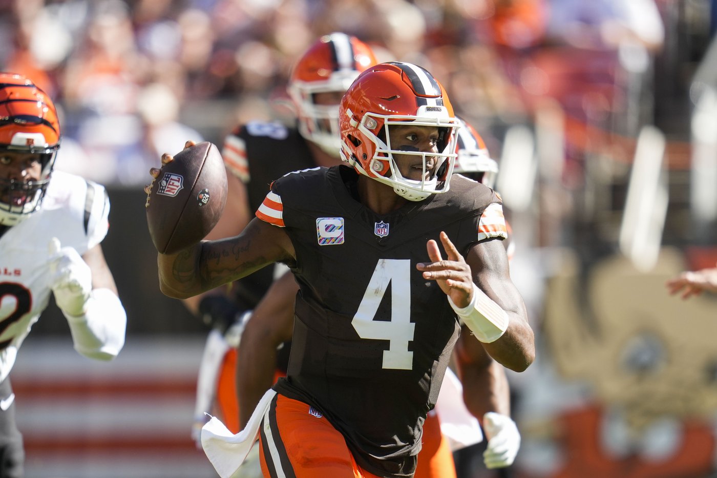 Browns QB Watson suffers likely season-ending Achilles injury. Teammates upset some fans cheered | iNFOnews.ca Browns QB Watson suffers likely season-ending Achilles injury. Teammates upset some fans cheered | iNFOnews.ca