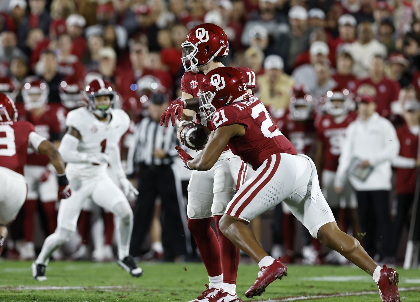 Arnold, Robinson run for more than 100 yards as Oklahoma stuns No. 7 Alabama 24-3 | iNFOnews.ca Arnold, Robinson run for more than 100 yards as Oklahoma stuns No. 7 Alabama 24-3 | iNFOnews.ca