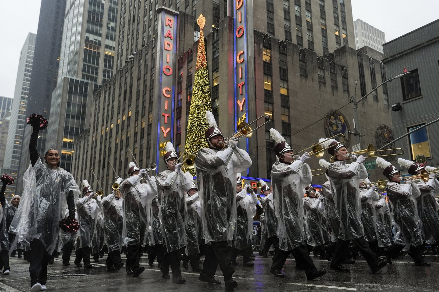 Macy’s Thanksgiving Day Parade: Big balloons, wet weather and 21 protesters arrested | iNFOnews.ca