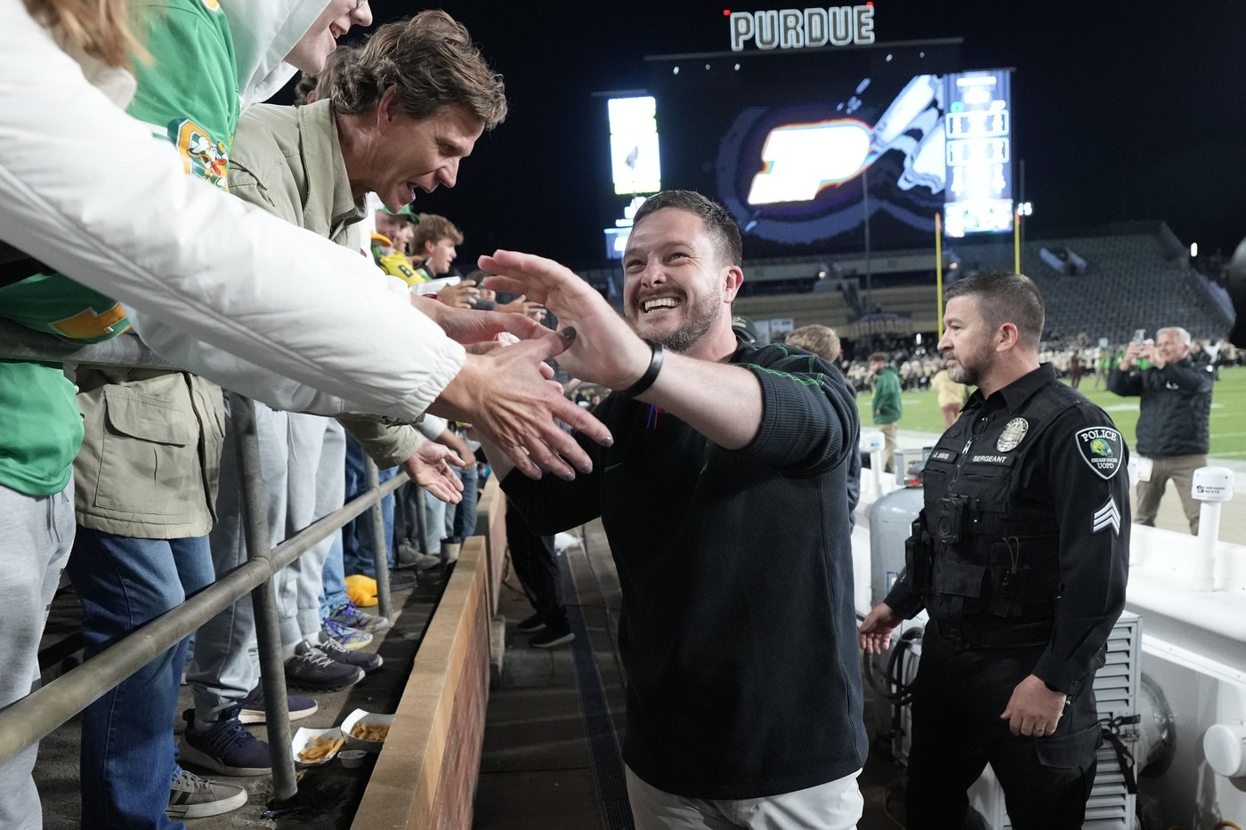 Top-ranked Oregon and Heisman hopeful QB Dillon Gabriel host No. 20 Illinois | iNFOnews.ca