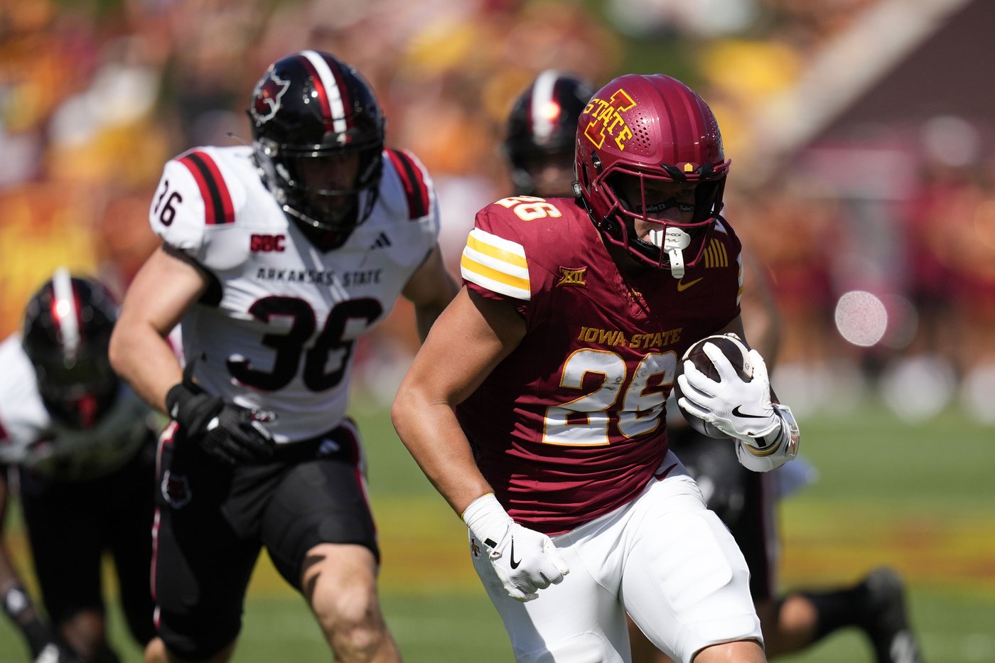 Rocco Becht has hand in 3 TDs, No. 20 Cyclones run off to a 52-7 win over Arkansas St. | iNFOnews.ca