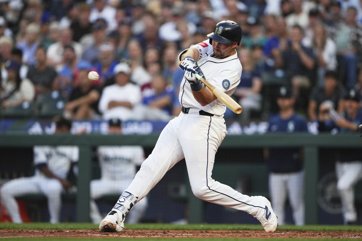 Raleigh's 39th home run leads Mariners to snap Brewers' 11-game win streak | iNFOnews.ca Raleigh's 39th home run leads Mariners to snap Brewers' 11-game win streak | iNFOnews.ca