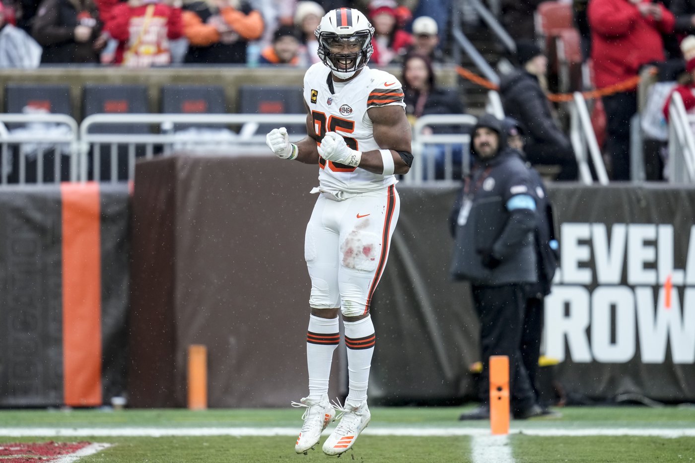 Browns star DE Myles Garrett sends strong message to struggling team: "I'm not trying to rebuild." | iNFOnews.ca