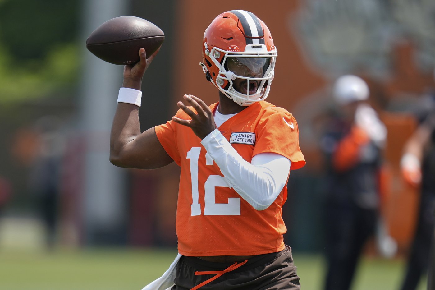 Shedeur Sanders shows promise but faces challenges in Browns' QB competition | iNFOnews.ca