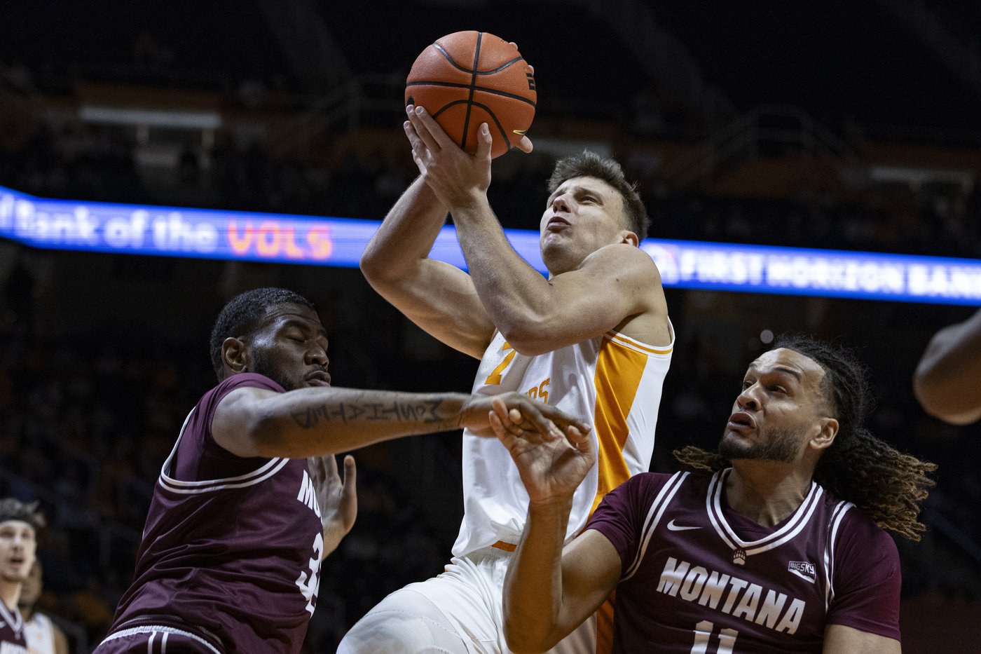 Milicic scores 18 points as No. 11 Tennessee beats Montana 92-57 | iNFOnews.ca Milicic scores 18 points as No. 11 Tennessee beats Montana 92-57 | iNFOnews.ca
