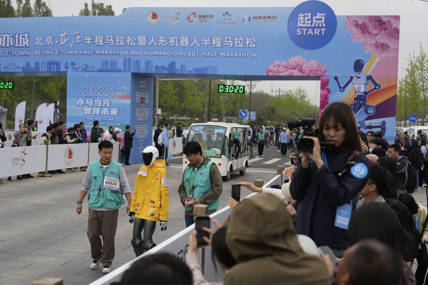PHOTO COLLECTION: Humanoid Robot Half-Marathon | iNFOnews.ca